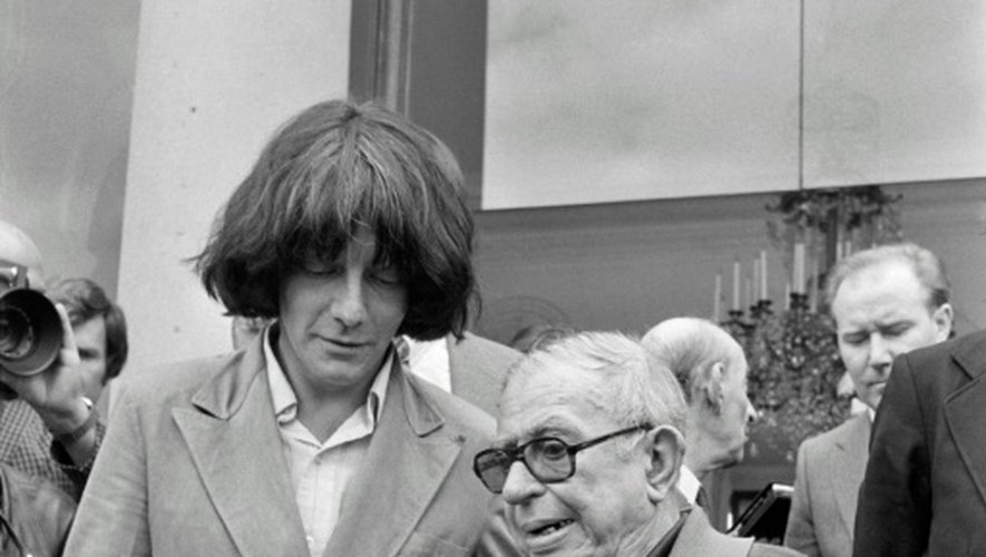 André Glucksmann (L), Jean-Paul Sartre (R) au Palais de l'Elysée pour défendre l'opération "un bateau pour le Vietnam" le 26 juin 1979