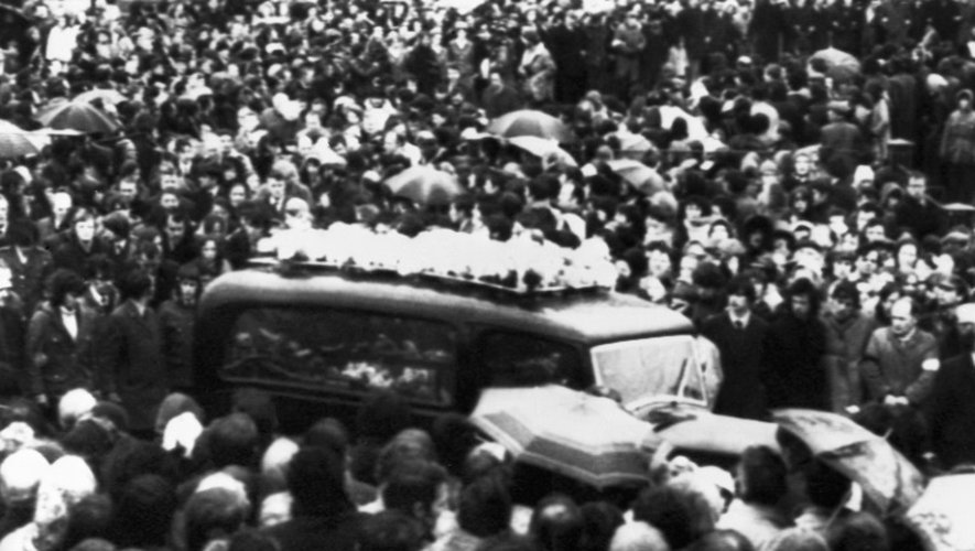 Les funérailles des 13 victimes du Bloody Sunday le 2 février 1972 à Derry, en Irlande du Nord