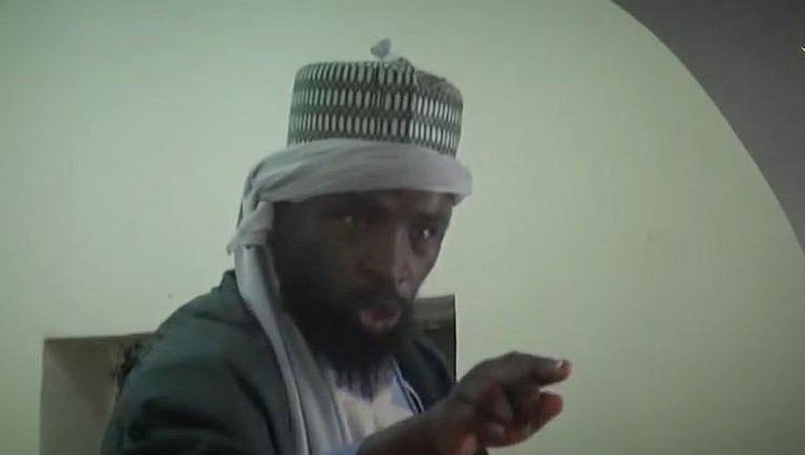 Capture d'écran du 9 novembre 2014 d'une nouvelle vidéo publiée par Boko Haram et obtenue par l'AFP, montrant des combattants du groupe islamiste sur un tank dans une ville non identifiée