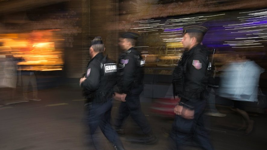 Des gendarmes patrouillent à Paris dans le cadre du plan Vigipirate, le 19 novembre 2015