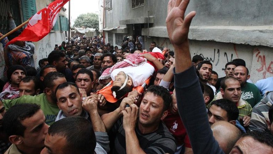 Funérailles le 11 novembre 2014 dans le camp d'al-Aroub du Palestinien de 22 ans, Imad Jawabreh, tué par balles près d'Hébron