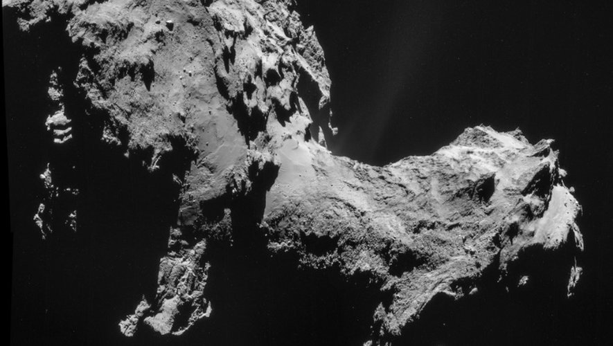 Cette photo, diffusée le 19 septembre 2014 par l'Agence spatiale européenne, montre la comète "Tchouri" alors que Rosetta était à 28,6 km de sa surface