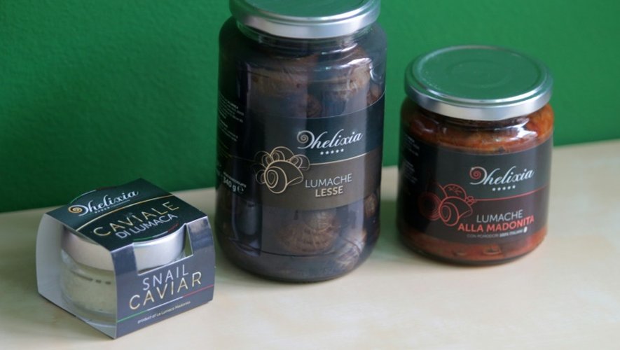Du caviar d'escargot et des produits de la marque Helixia produits par la ferme hélicicole "La Lumaca Madonita" le 10 novembre 2015 à Campofelice di Roccella près de Palerme, en Sicile