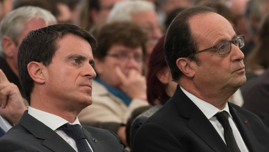 Manuel Valls et François Hollande au Petit-Palais-et-Cornemps près de Bordeaux le 27 octobre 2015