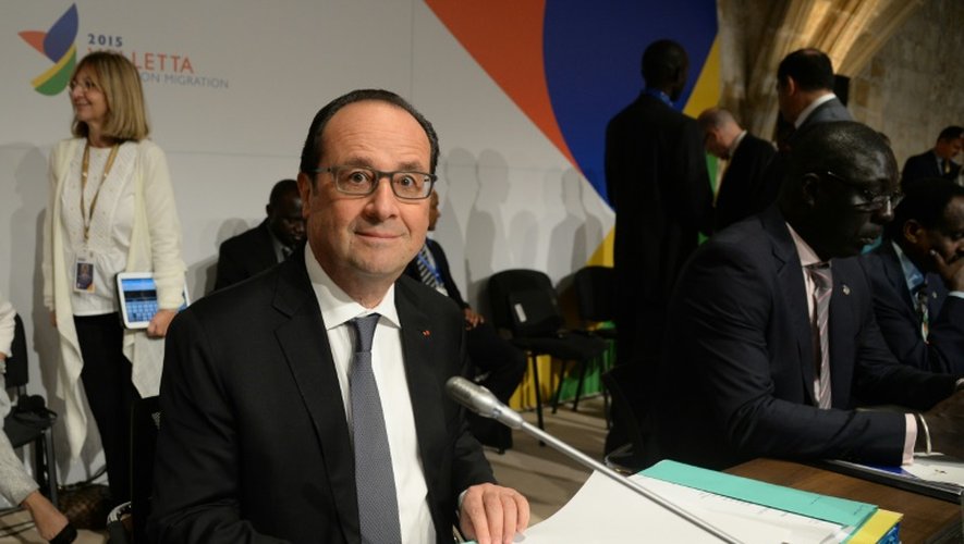 Le président François Hollande arrive pour la deuxième journée du sommet de l'UE à La Vallette, le 12 novembre 2015