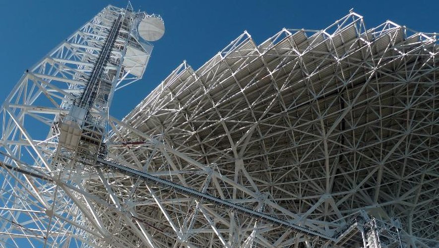 Le "Green Bank Telescope", photographié le 29 octobre 2014, à Green Bank (Virginie-Occidentale), radiotélescope  qui traque les signaux venus de l'espace
