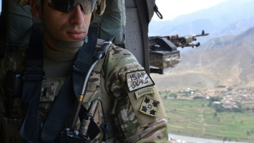Image fournie par l'armée américaine de Florent A. Groberg à bord d'un hélicoptère Black Hawk dans la province de Kunar en Afghanistan, le 16 juillet 2012