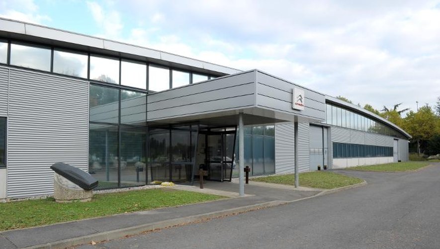 Vue extérieure en date du 23 octobre 2014 de l'entrepôt abritant le Conservatoire Citroën à Aulnay