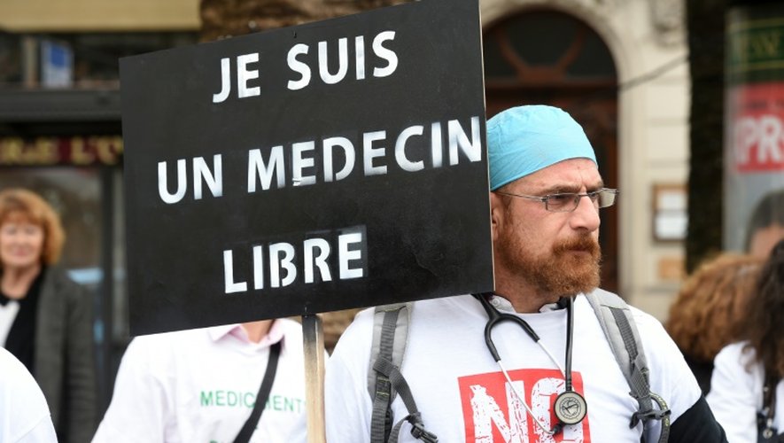 Manifestation contre le projet de loi santé à Toulon le 13 novembre 2015