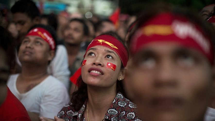 Des partisans de Aung San Suu Kyi le 9 novembre 2015 à Rangoun