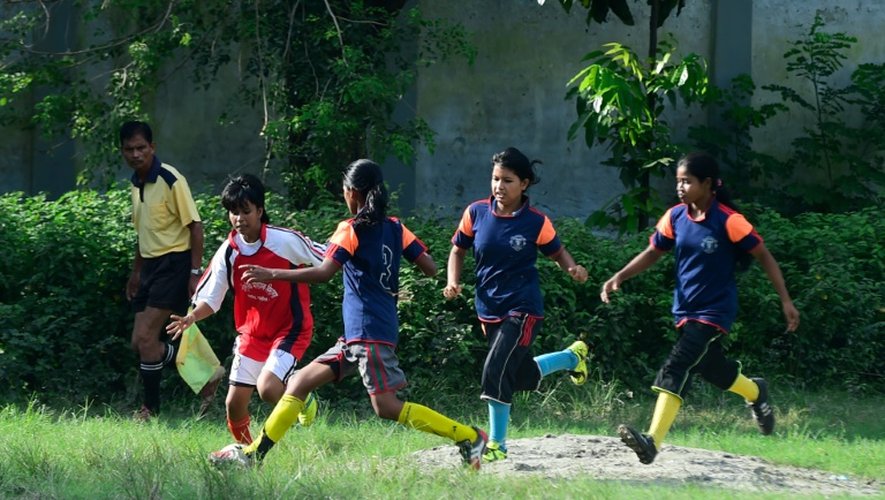 L'équipe féminine de football de Kolsindur à Dacca au Bangladesh le 14 septembre 2015