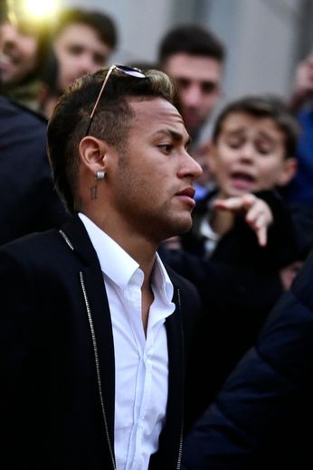 Le 2 février 2016, Neymar quitte le tribunal de Madrid