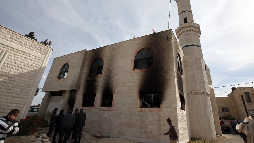 La mosquée du village d'Al-Mougheir en Cisjordanie, le 12 novembre 2014 dont une partie a été incendiée par des colons israéliens