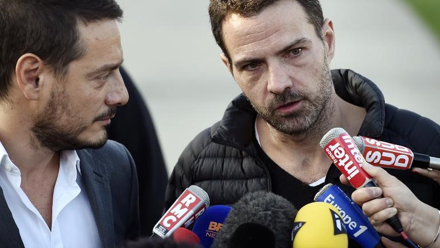 Jérôme Kerviel, accompagné de son avocat David Koubbi (G), à sa sortie de prison le 8 septembre 2014 à Fleury Mérogis