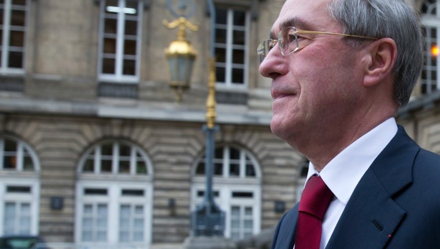 L'ancien ministre de l'Intérieur Claude Géant quitte le palais de justice de Paris le 13 novembre 2015