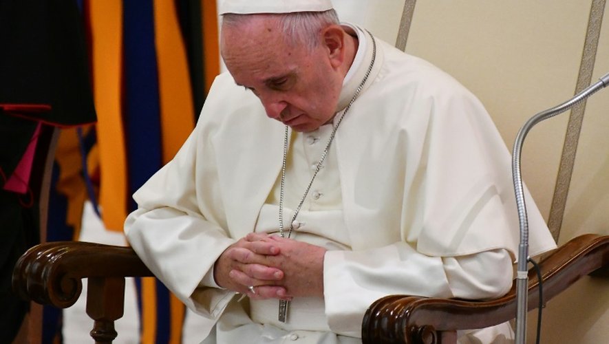 Le pape François le 24 septembre 2016 lors d'une audience au Vatican au cours de laquelle il a reçu des familles en deuil et des victimes de l'attentat du 14 juillet à Nice