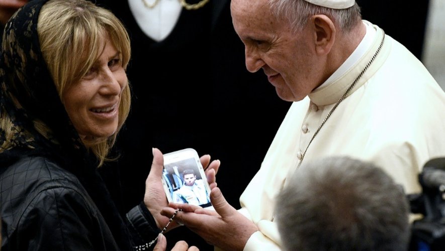 Le pape François rencontre des familles en deuil et des victimes de l'attentat du 14-juillet à Nice, le 24 septembre 2016 au Vatican