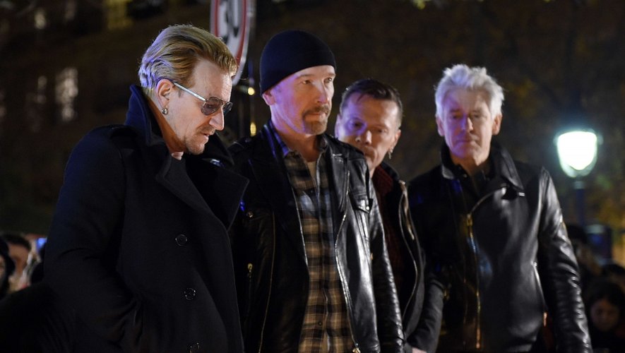 Le groupe U2 et son chanteur Bono rendent hommages aux victimes du Bataclan.