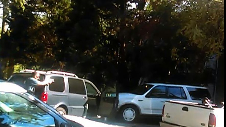 Capture d'écran de la vidéo réalisée par Rakeyia Scott, l'épouse de de Keith Lamont Scott, montrant les circonstances de sa mort le 21 septembre 2016 à Charlotte