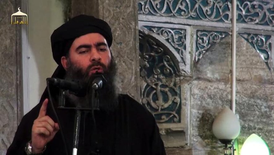 Extrait d'une vidéo de propagande distribuée le 5 juillet 2014 par al-Furqan Media montrant le chef présumé du groupe EI Abou Bakr al-Baghdadi