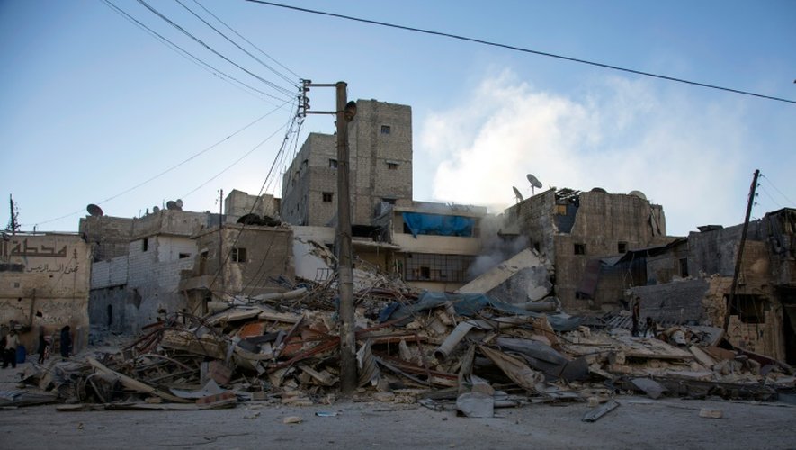 Un bâtiment détruit par une frappe aérienne, le 24 septembre 2016, dans la partie est d'Alep, tenue par les rebelles