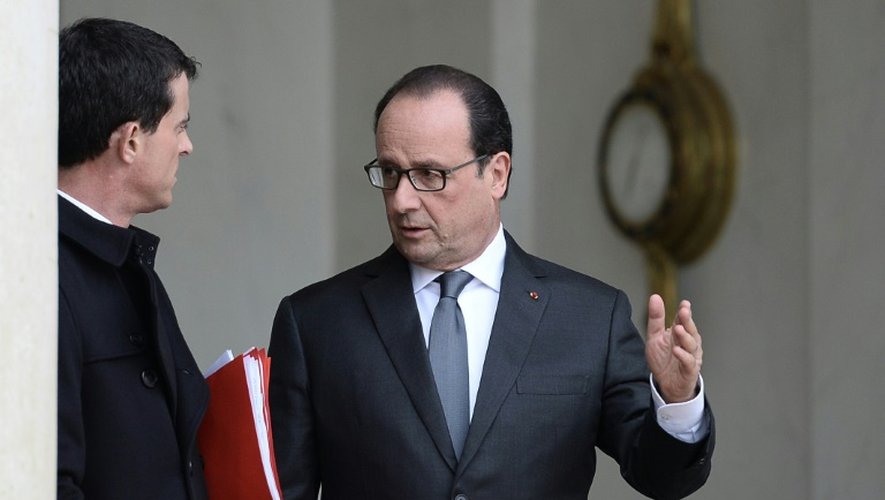 François Hollande (D) et Manuel Valls le 14 novembre 2015 à l'Elysée à Paris