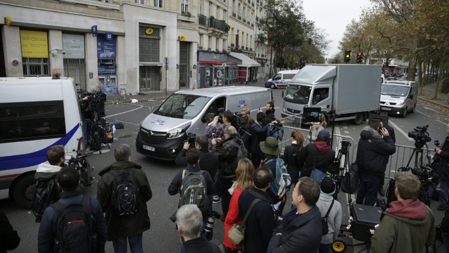 Arrivée de véhicules des Pompes Funèbres le 14 novembre 2015 au Bataclan à Paris