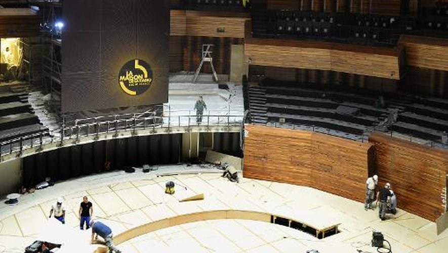 Travaux le 7 octobre 2014 dans le nouvel auditorium de la Maison de la Radio, avant son inauguration vendredi avec un concert de gala