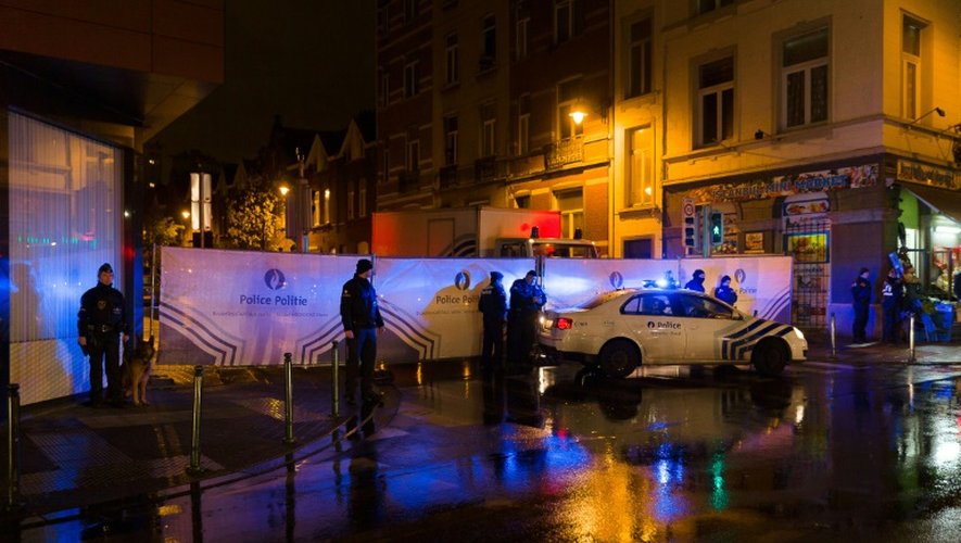 Un cordon de police dans le quartier de Molenbeek en Belgique le 14 novembre 2015
