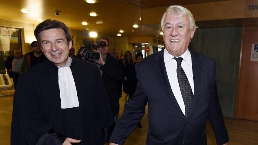 Le député UMP de Paris Claude Goasguen (d) et son avocat Philippe Expert au tribunal de Nîmes le 14 novembre 2014