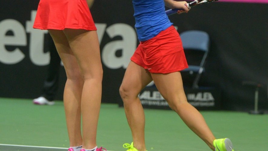 La paire tchèque Karolina Pliskova-Barbora Zahlavova Strycova après sa victoire face à la Russie en Fed Cup, le 15 novembre 2015 à Prague