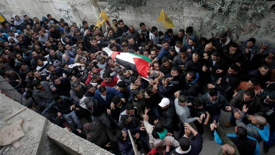 Enterrement d'Ahmed al-Ayesh, 28 ans, et de Laith Manasra, 21 ans, deux Palestiniens tués par l'armée israélienne dans le camp de Qalandiya, en Cisjordanie occupée