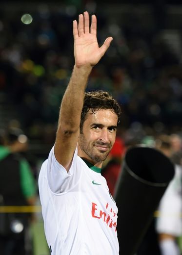 Le footballeur espagnol Raul après avoir remporté le championnat américain NASL avec les New York Cosmos, le 15 novembre 2015 à Hempstead