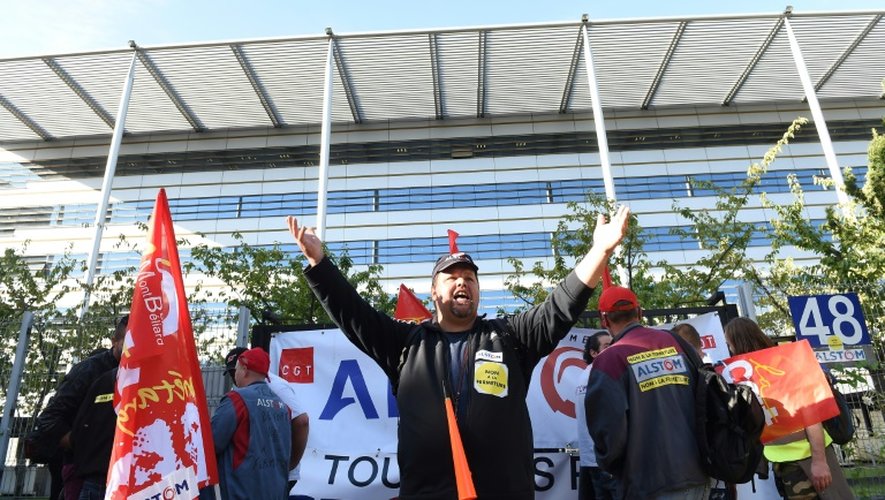 Manifestation d'employés d'Alstom devant le siège du groupe à Saint-Ouen, le 27 septembre 2016