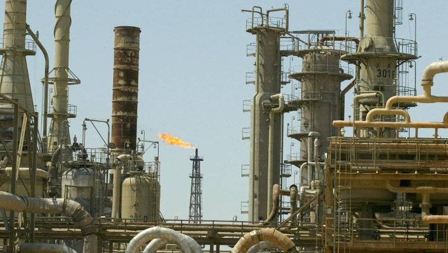 La principale raffinerie de pétrole de l'Irak, située à 10 kilomètres de Baïji, dans le nord du pays, photographiée en 2003