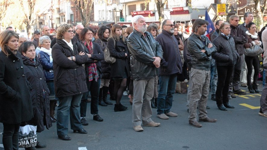 Beaucoup d'émotion à Espalion à l'occasion de cette minute de silence  à la mémoire des victimes des attentats à Paris.