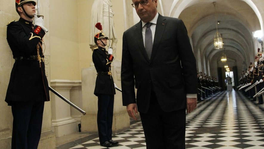 Le président François Hollande à Versailles avant son discours devant le Parlement le 16 novembre 2015