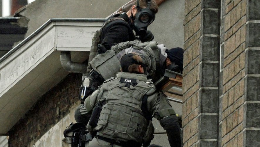 Les forces spéciales belges en opération dans le quartier de Molenbeek-Saint-Jean à Bruxelles, le 16 novembre 2015