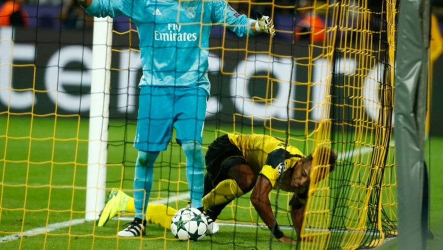 Pierre-Emerick Aubameyang vient de marquer face au gardien du Real Madrid Keylor Navas, le 27 septembre 2016 à Dortmund