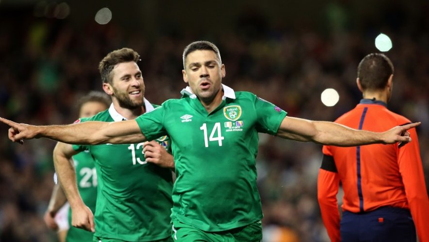 Jonathan Walters célèbre son penalty réussi pour l'Irlande face à la Bosnie-Herzégovine, le 16 novembre 2015 à Dublin