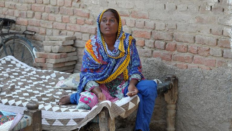 La villageoise pakistanaise Razia Shaikh, dont la fille a été assassinée, lors d'une interview avec l'AFP, le 18 octobre 2014 à Sukkur