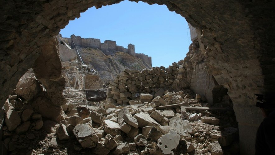 Destruction du quartier historique de Alep après d'intenses raids aériens, le 28 septembre 2016