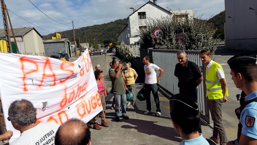 Le collectif anti OGM31 dénonce une cargaison de tourteau de tournesol contenant du soja OGM pour la Sodevial à Villefranche, filiale d'Unicor.