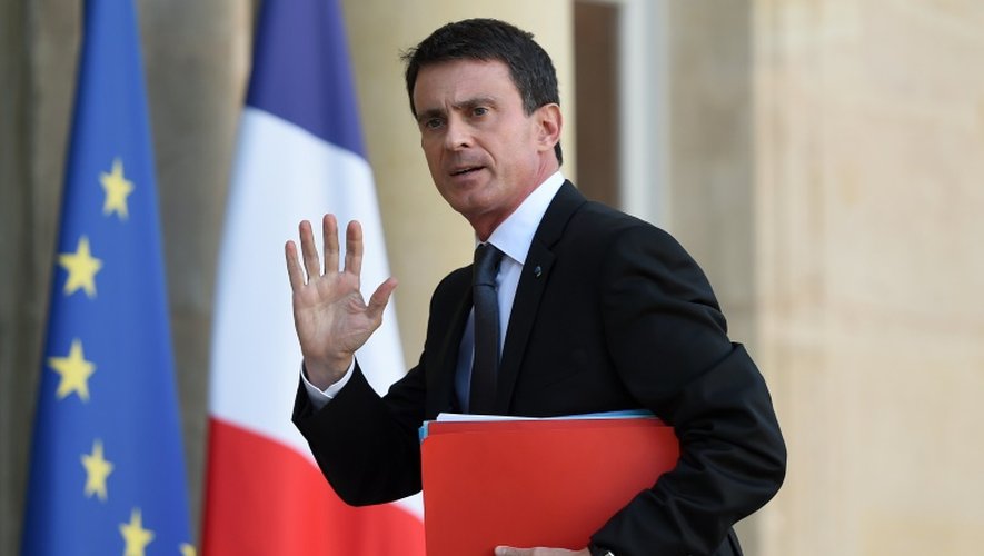 Le Premier ministre Manuel Valls arrive à l'Elysée pour une réunion le 15 novembre 2015
