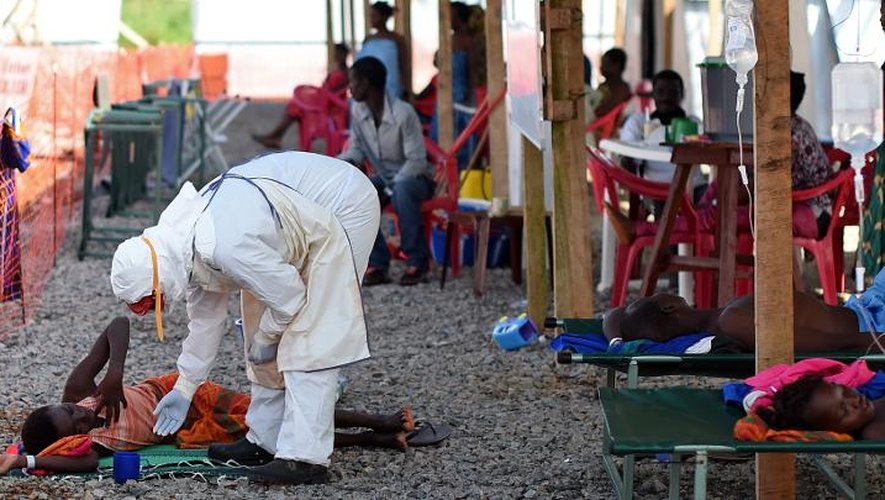 Un centre de traitement contre Ebola géré par la Croix-Rouge à Kenama, au sierra Leone, le 15 novembre 2014