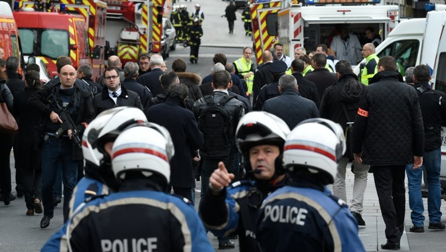 Opération policier antiterroriste à Saint-Denis en lien avec les attentats de Paris, le 18 novembre 2015