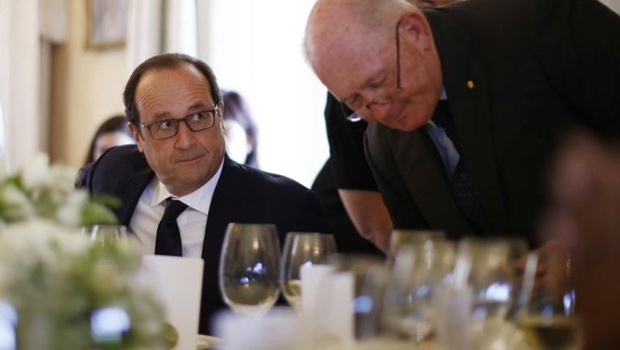 Francois Hollande et le gouverneur général d'Australie Peter Cosgrove le 18 novembre 2014 à Sydney
