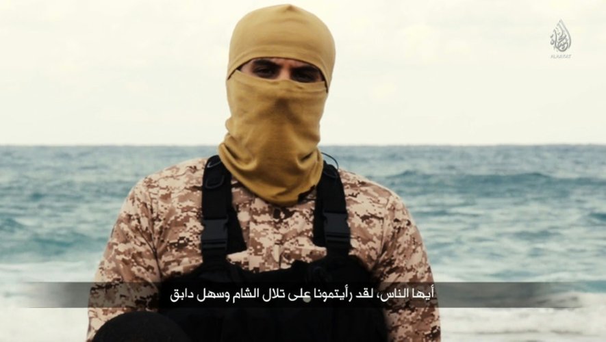Une capture d'écran d'une vidéo diffusée par une chaîne d'information jihadiste le 15 février 2015, montrant Abou Nabil