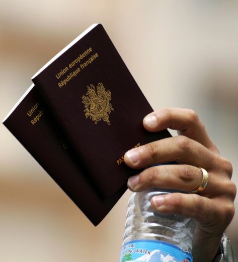 Les élus américains craignent que les autorités européennes accordent à une partie des 800.000 migrants arrivés en Europe le statut de réfugié sans avoir suffisamment vérifié leurs antécédents, ce statut leur permettant d'obtenir un passeport européen