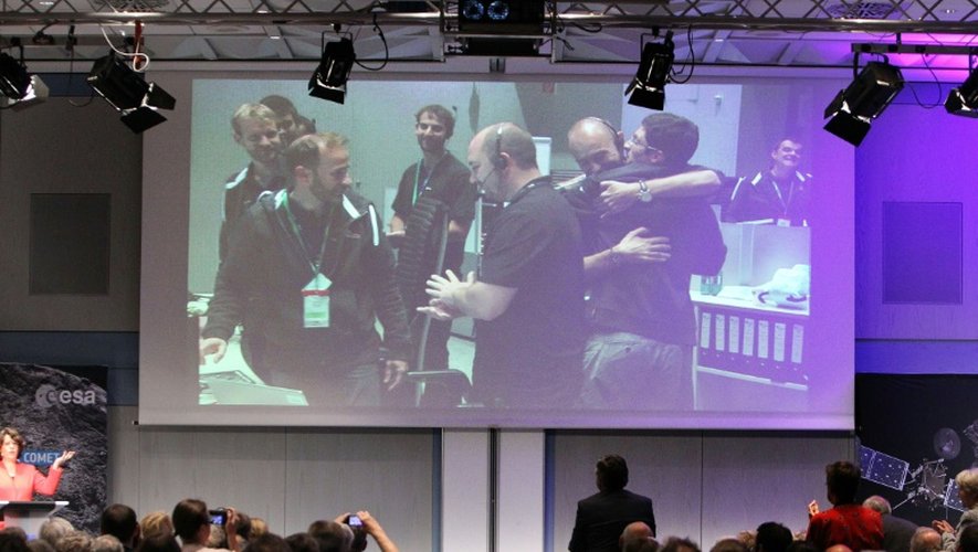 Les membres de la mission Rosetta célèbre son achèvement, le 30 septembre 2016 au Centre européen d'opérations spatiales à Darmstadt, en Allemagne